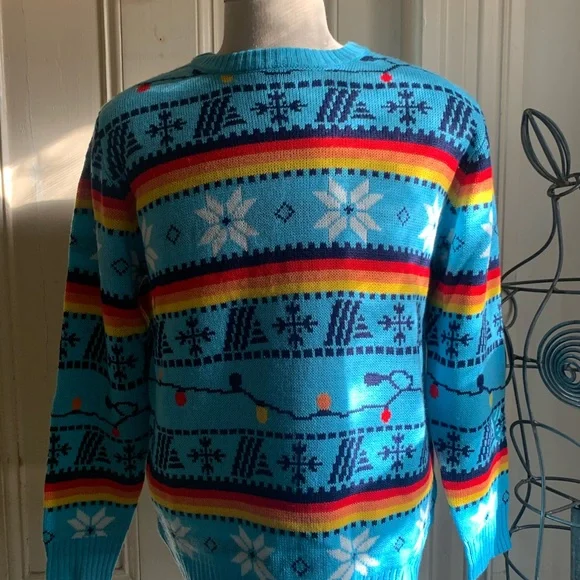 NWT Men’s Festive Blue Snowflake Crewneck Holiday Sweater - Picture 1 of 6